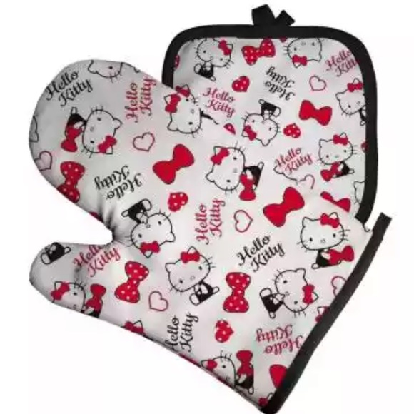 🔥CLEARANCE🔥Hello Kitty oven mitt and glove set - Picture 2 of 6